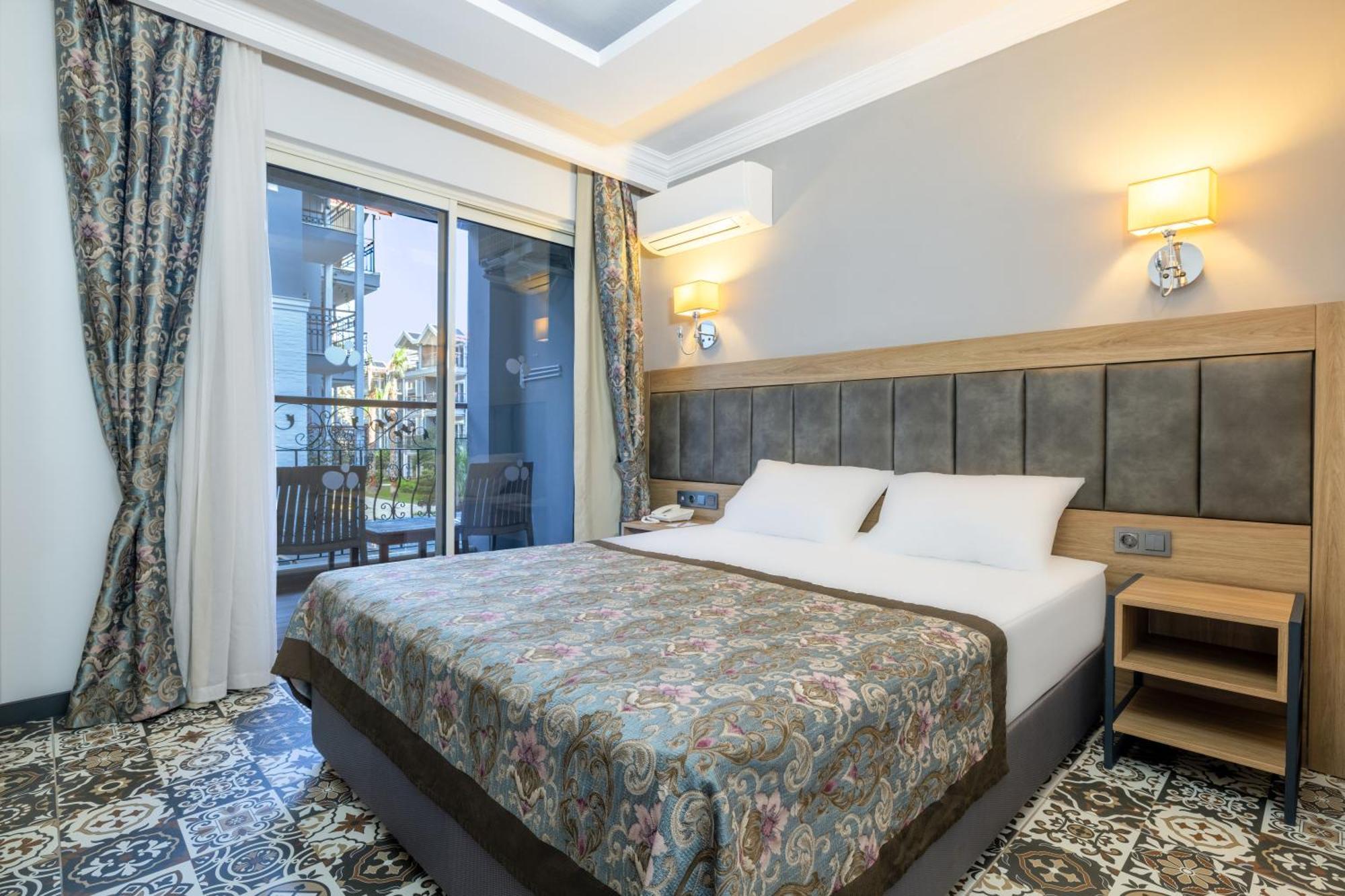 Crystal Aura Beach Resort & Spa Kemer Esterno foto