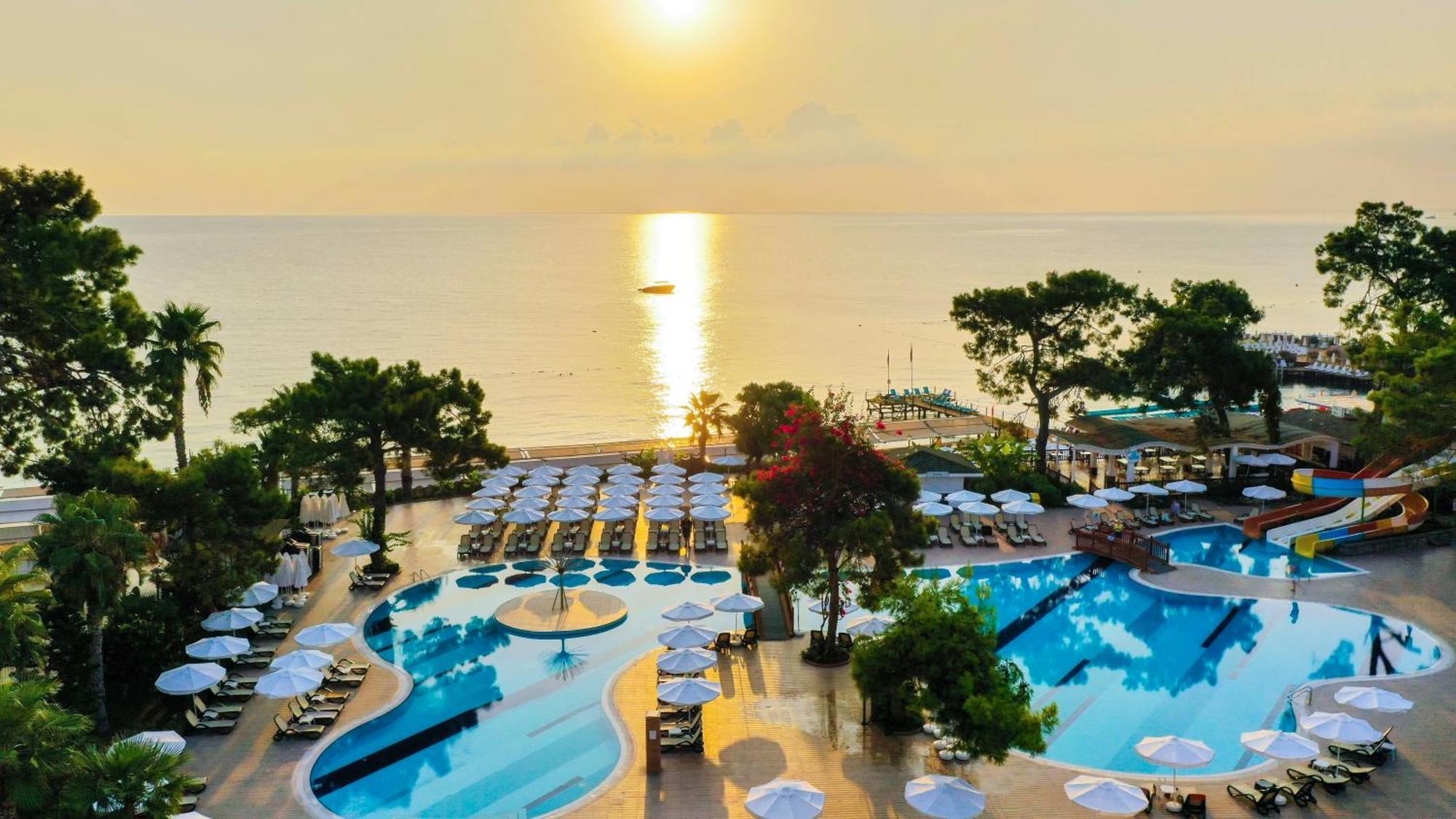 Crystal Aura Beach Resort & Spa Kemer Esterno foto
