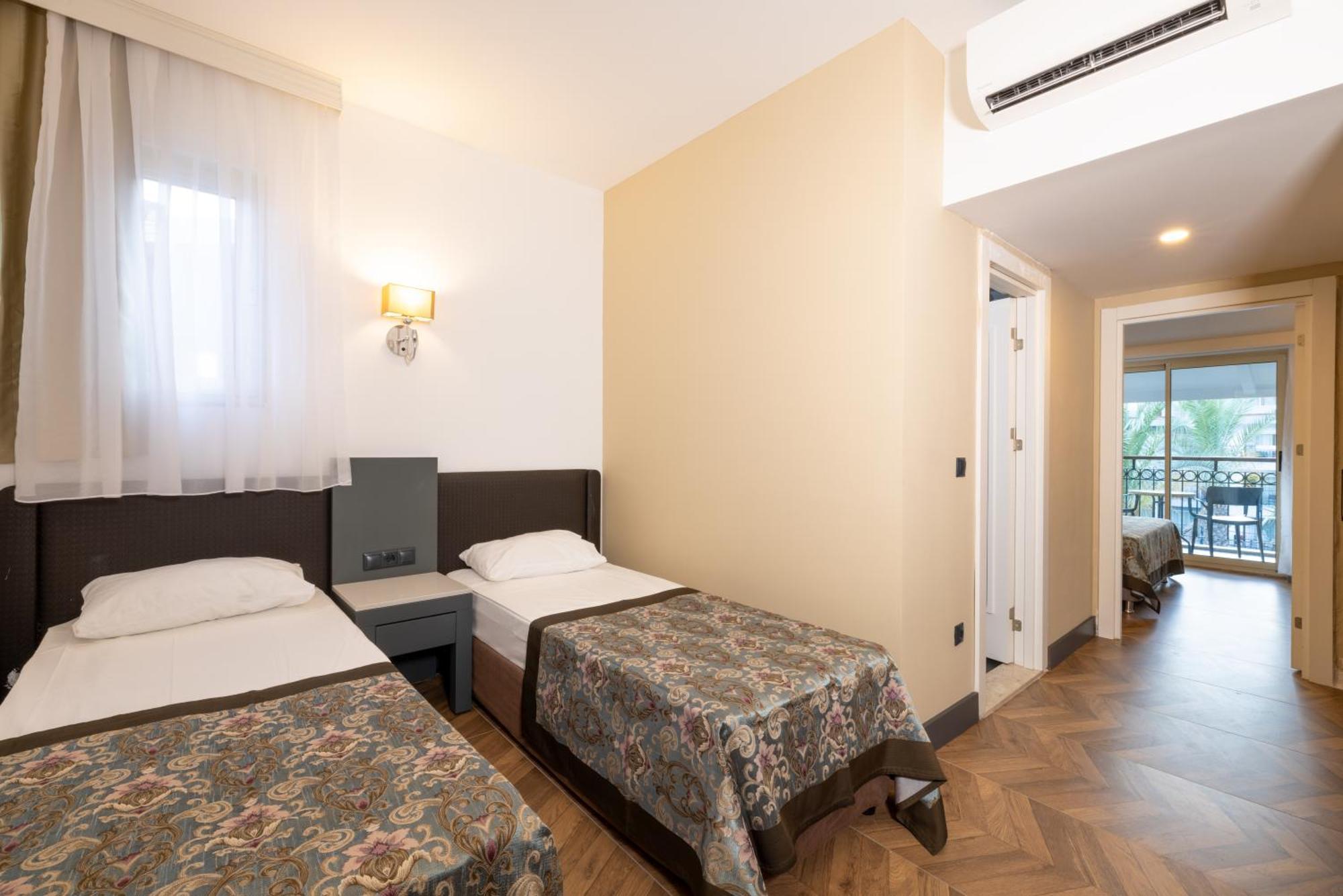 Crystal Aura Beach Resort & Spa Kemer Esterno foto